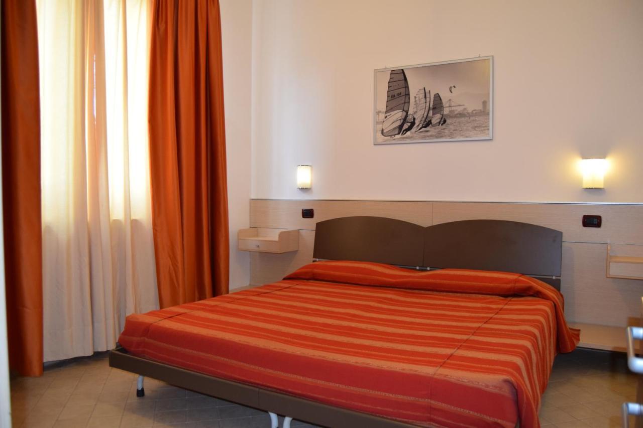 Oasi Del Mare Aparthotel Tirrenia Exterior foto