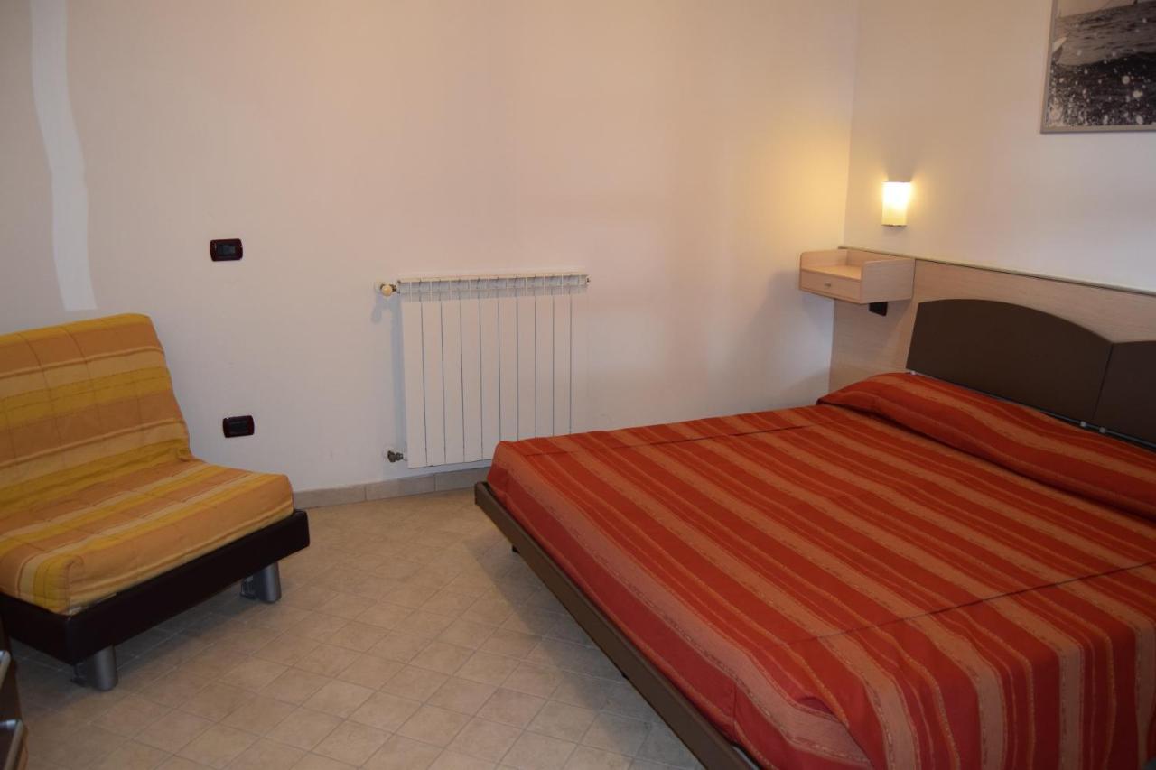 Oasi Del Mare Aparthotel Tirrenia Exterior foto