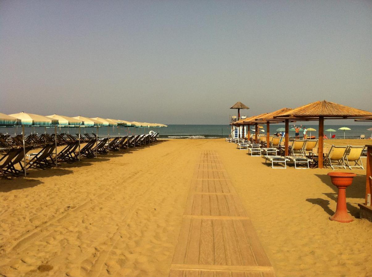 Oasi Del Mare Aparthotel Tirrenia Exterior foto