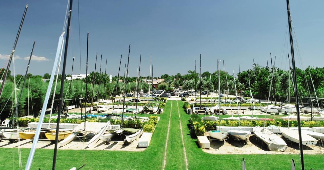 Oasi Del Mare Aparthotel Tirrenia Exterior foto