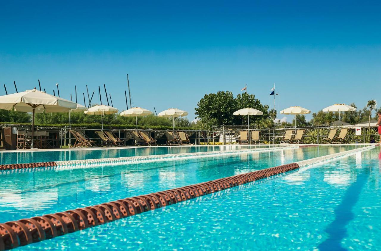 Oasi Del Mare Aparthotel Tirrenia Exterior foto