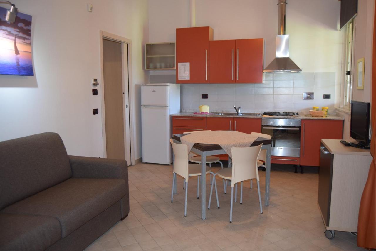 Oasi Del Mare Aparthotel Tirrenia Exterior foto