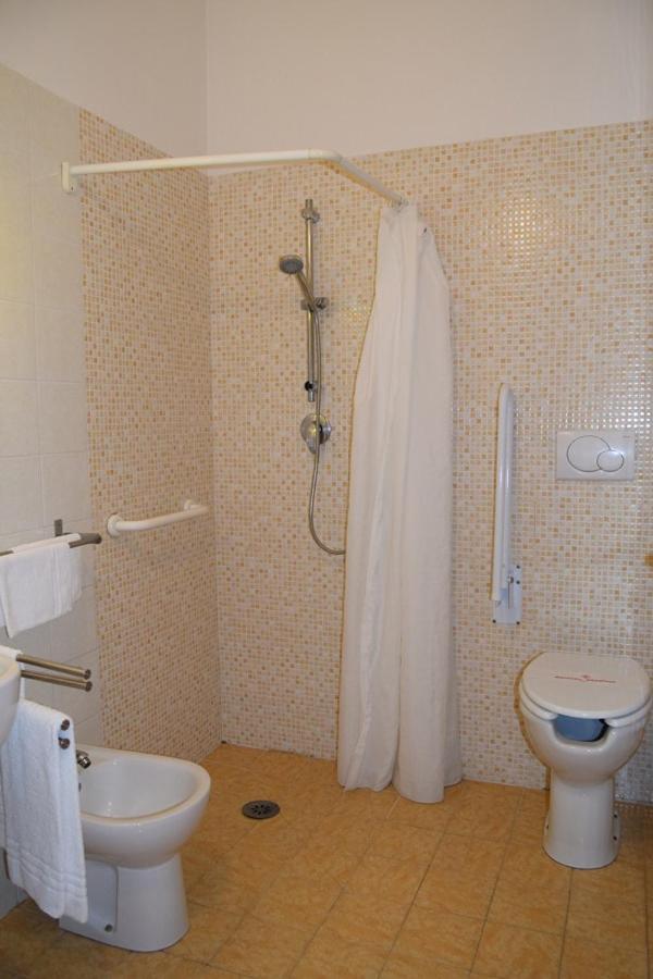 Oasi Del Mare Aparthotel Tirrenia Exterior foto